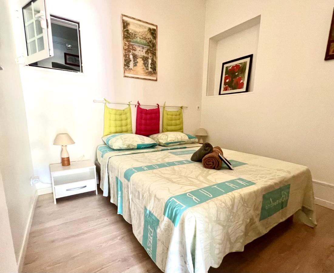 Ti Cabanon. Appartement Vue Mer A Deshaies. Экстерьер фото
